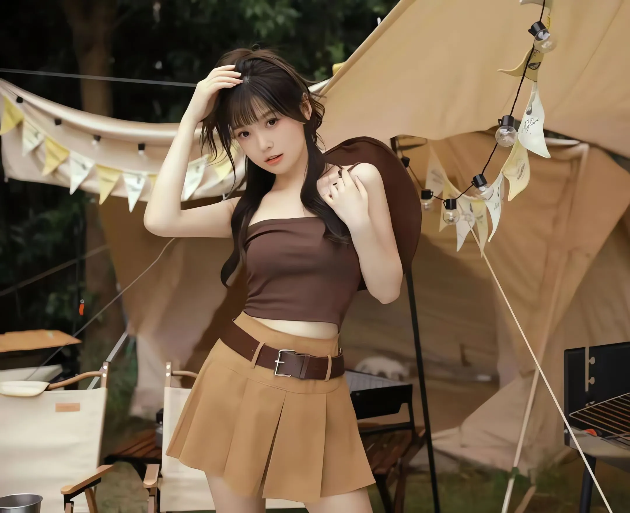 美女 写真 露营 牛仔裙 壁纸预览
