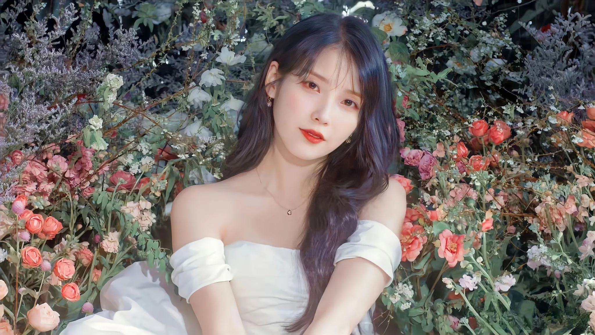 明星 IU 鲜花 写真 美女 高颜值 壁纸预览