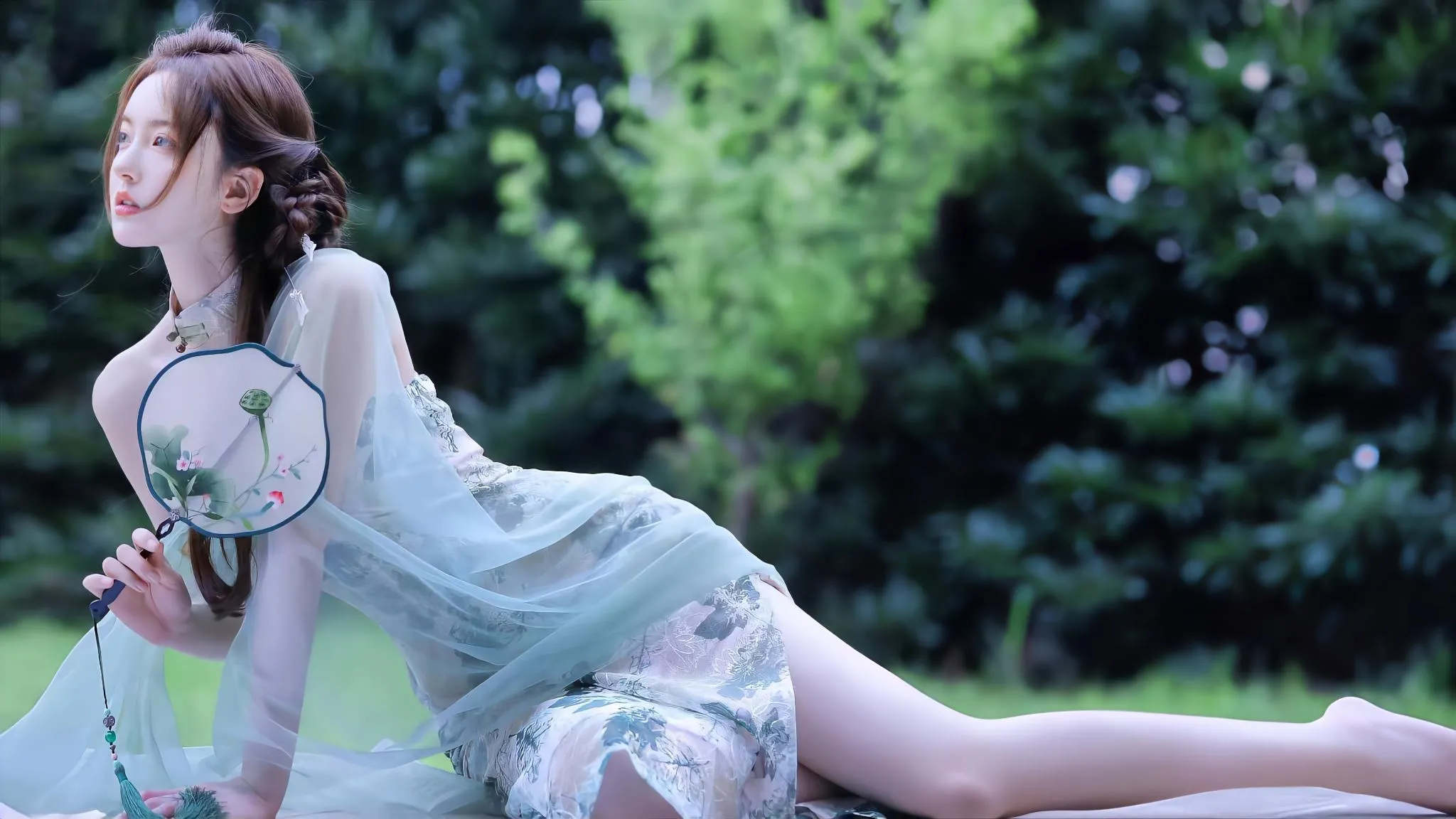 美女 李擎洲 微雨梨花 高颜值 壁纸预览