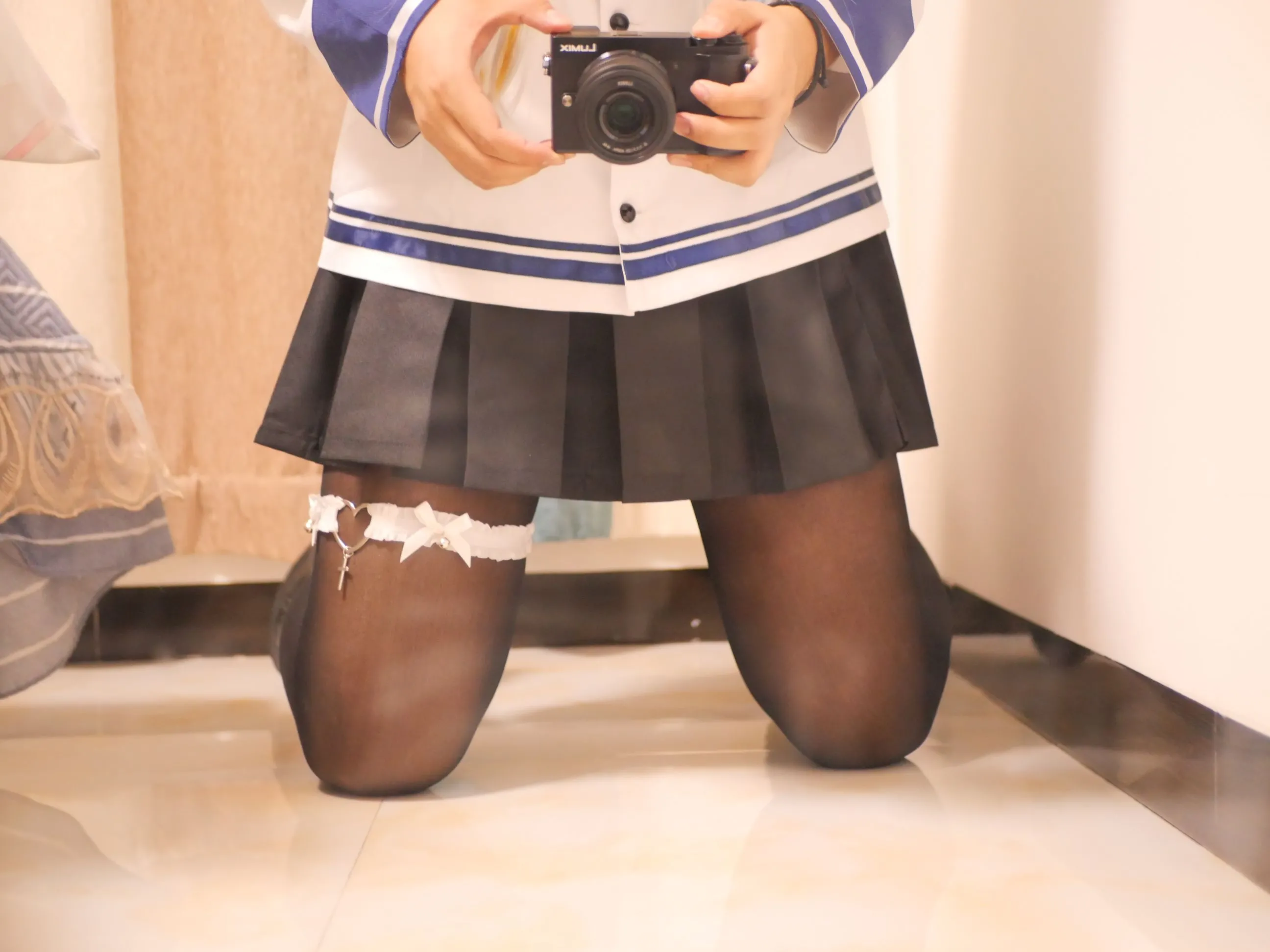 美女 黑丝少女 性感 壁纸预览