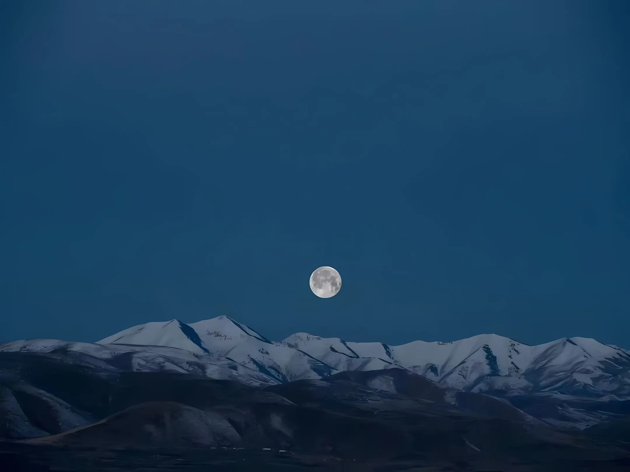 风景 隐隐青山 月亮 壁纸预览