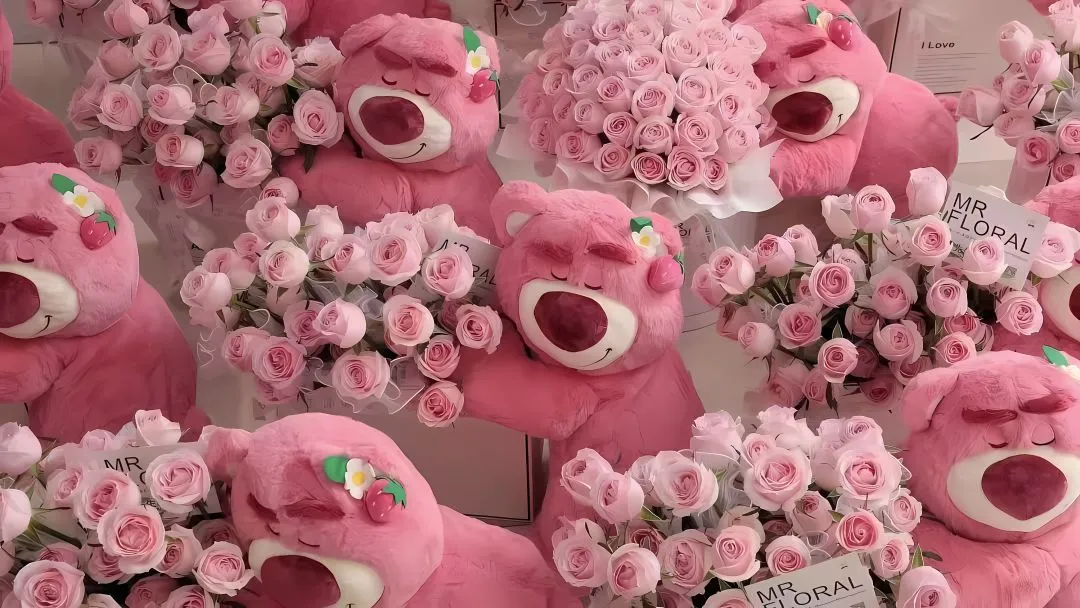 动漫 可爱 草莓熊 玩偶 粉红 壁纸预览