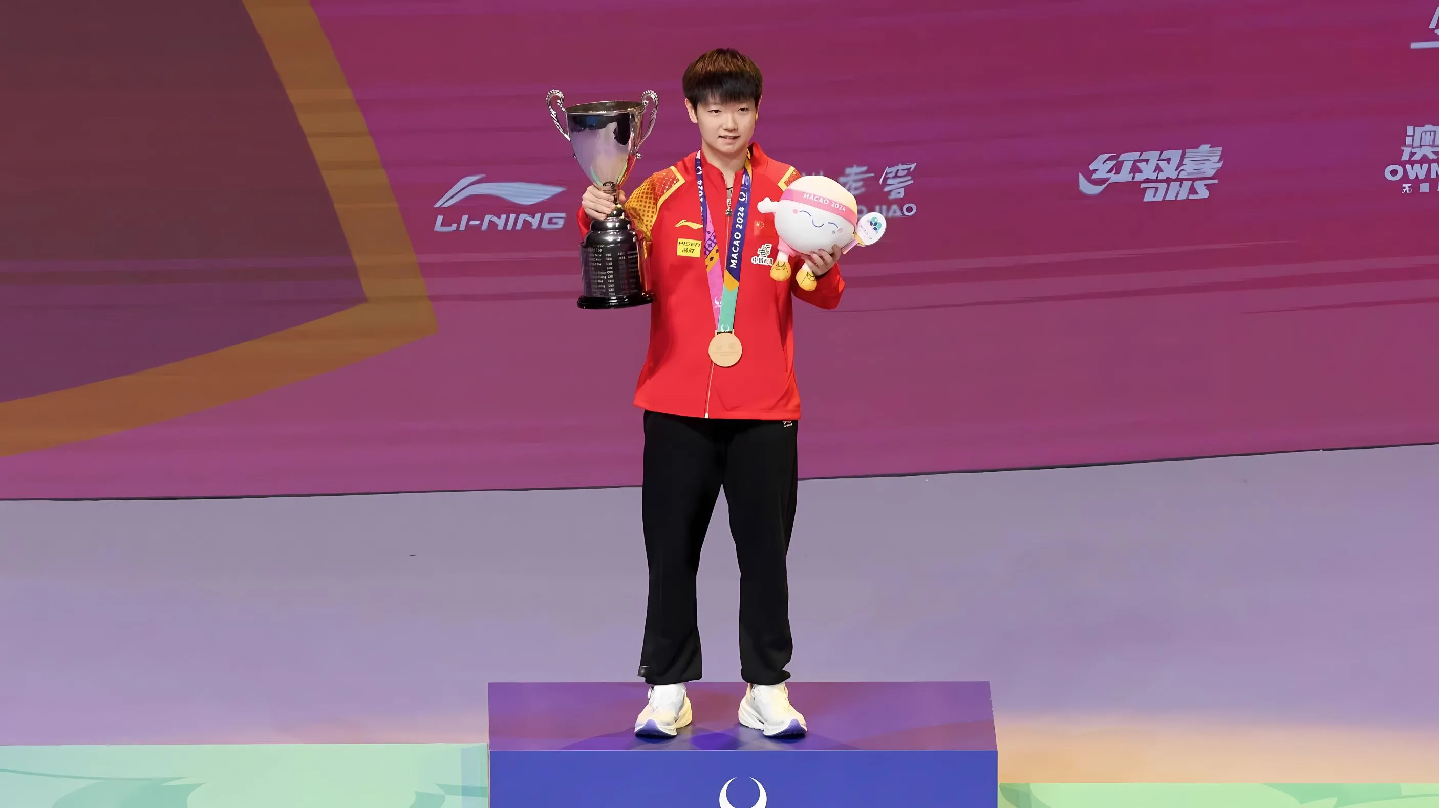 体育 励志 孙颖莎 乒乓球 壁纸预览
