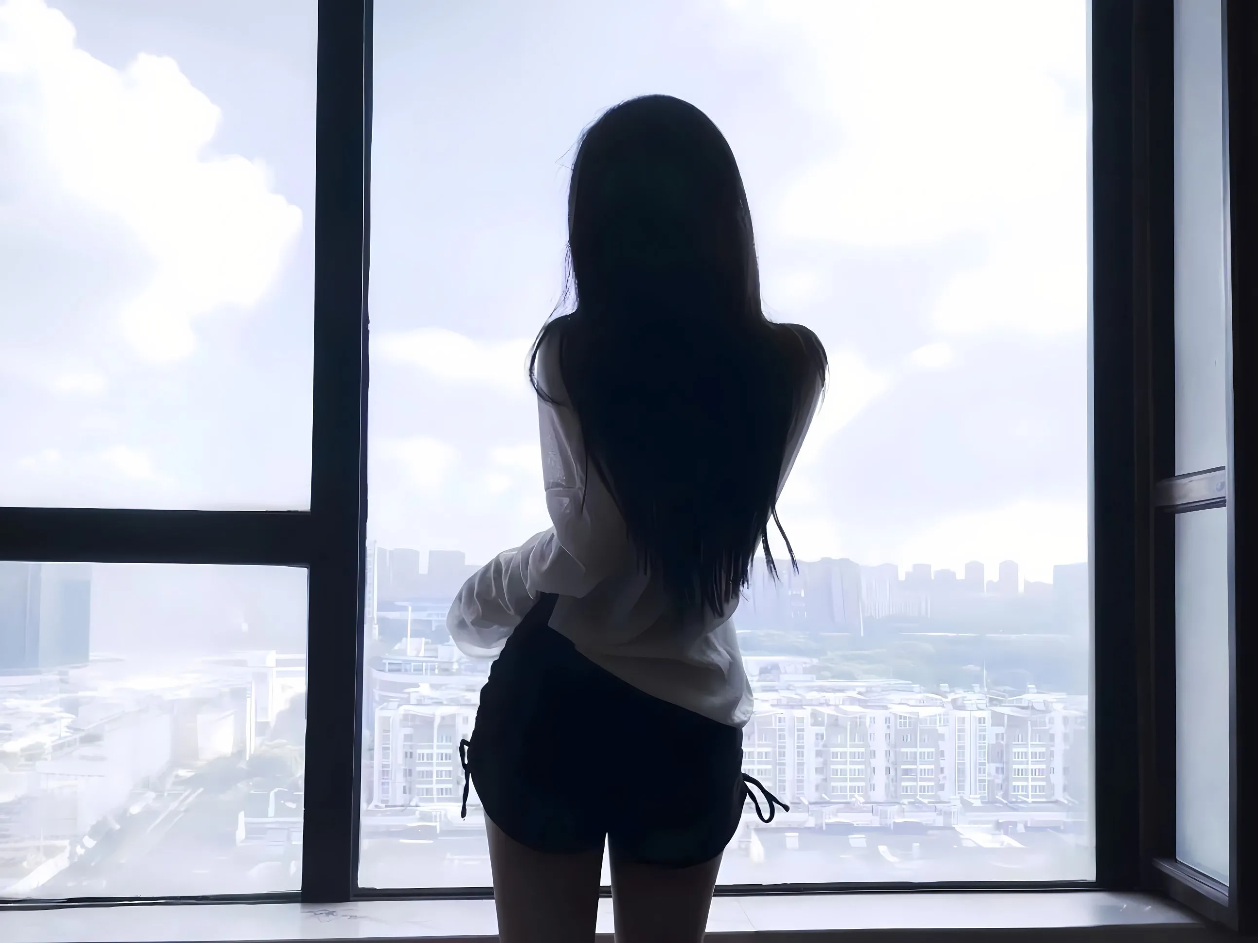 美女 背影 氛围感写真 白衣长发少女 壁纸预览