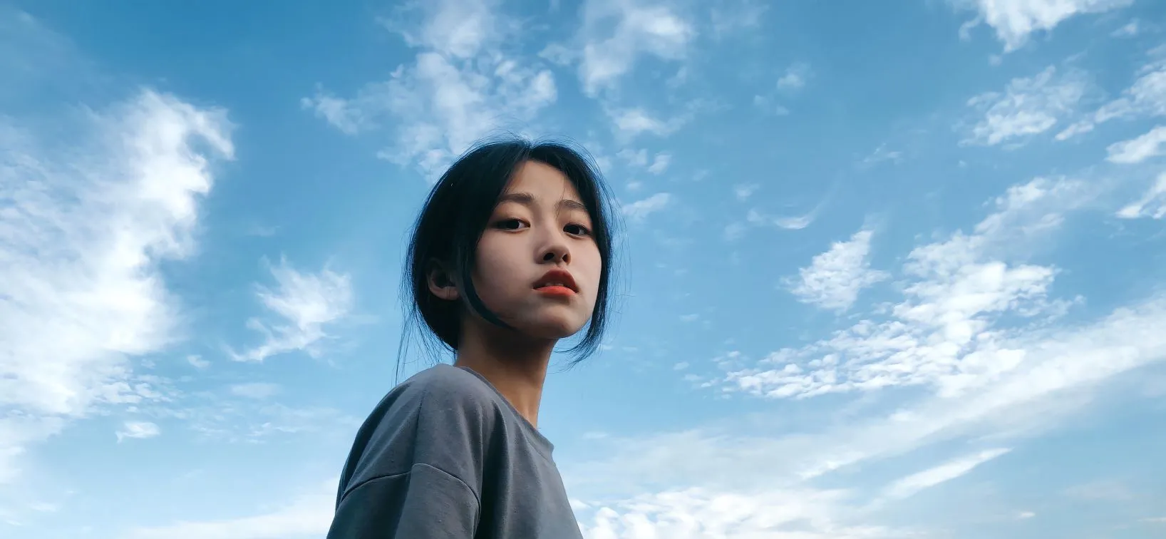 美女 任万万 高颜值 氛围感 壁纸预览