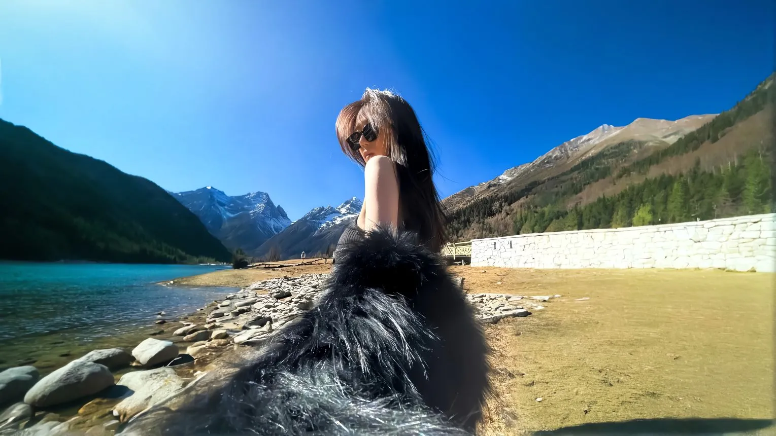 美女 风景 高颜值 草原 壁纸预览