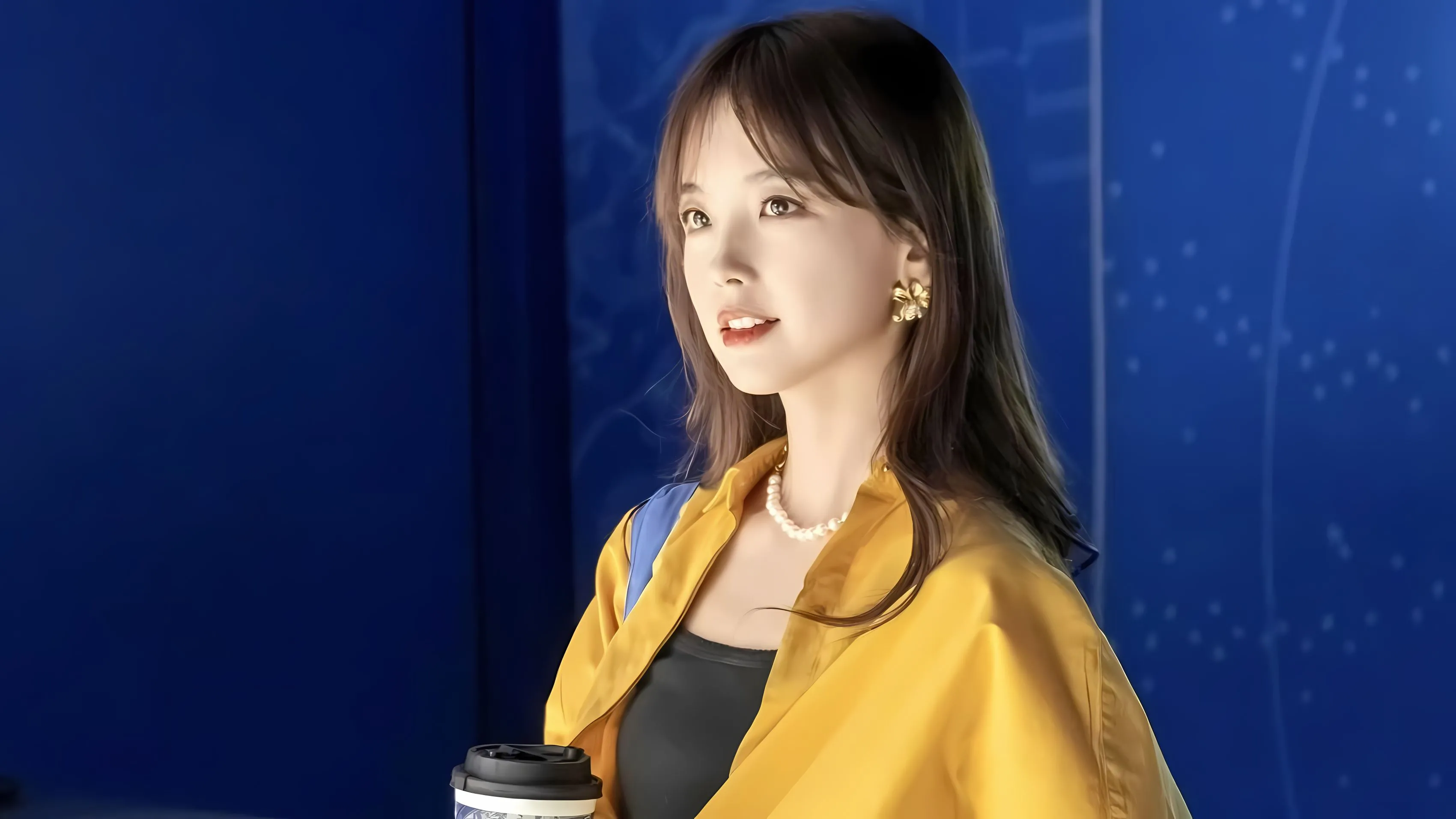美女 央视记者 王冰冰 高颜值 壁纸预览