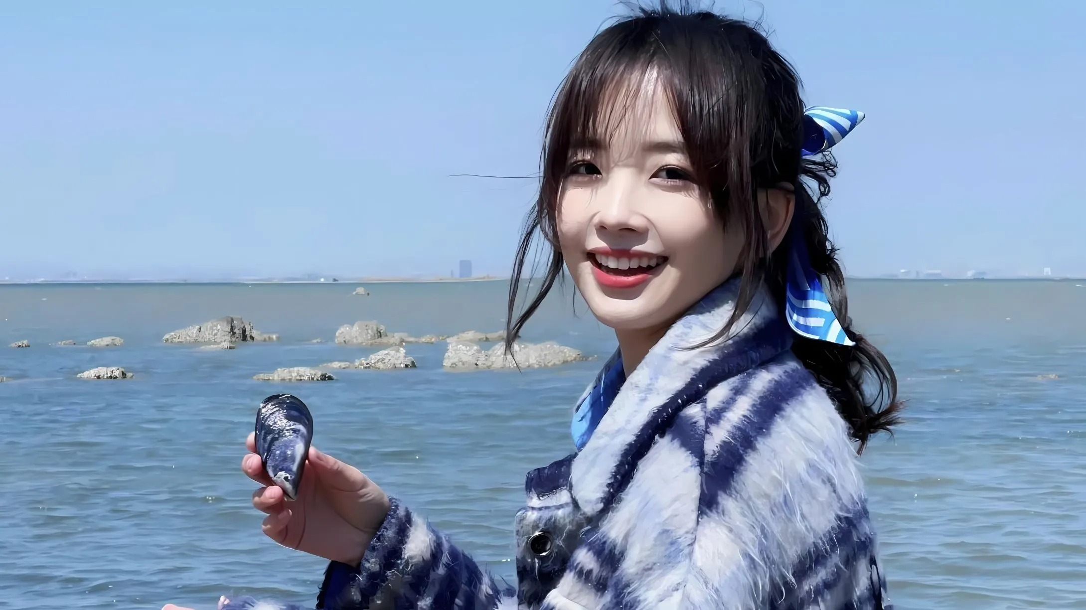 美女 央视记者 王冰冰 高颜值 壁纸预览