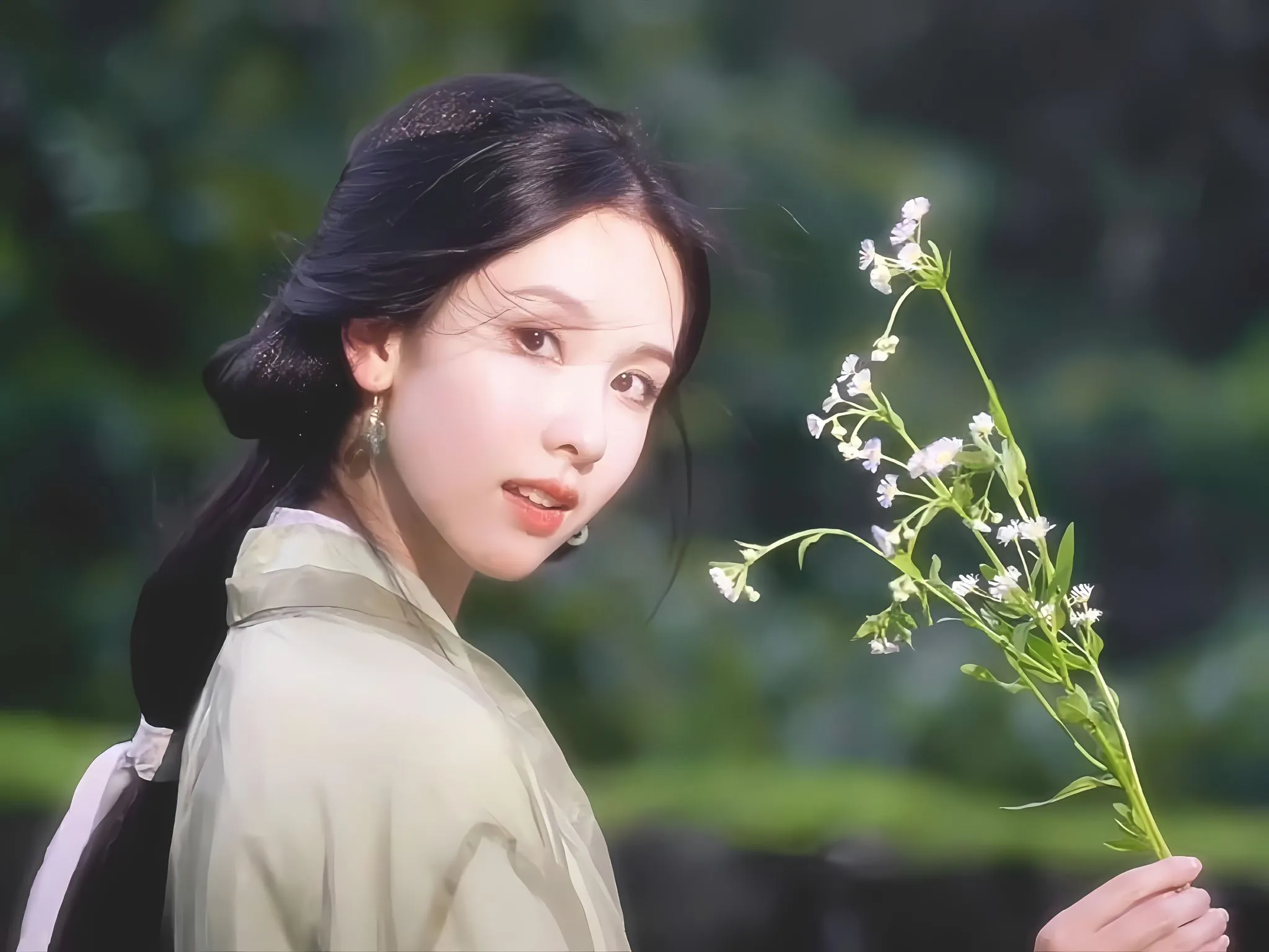 明星 陈都灵 古装 壁纸预览