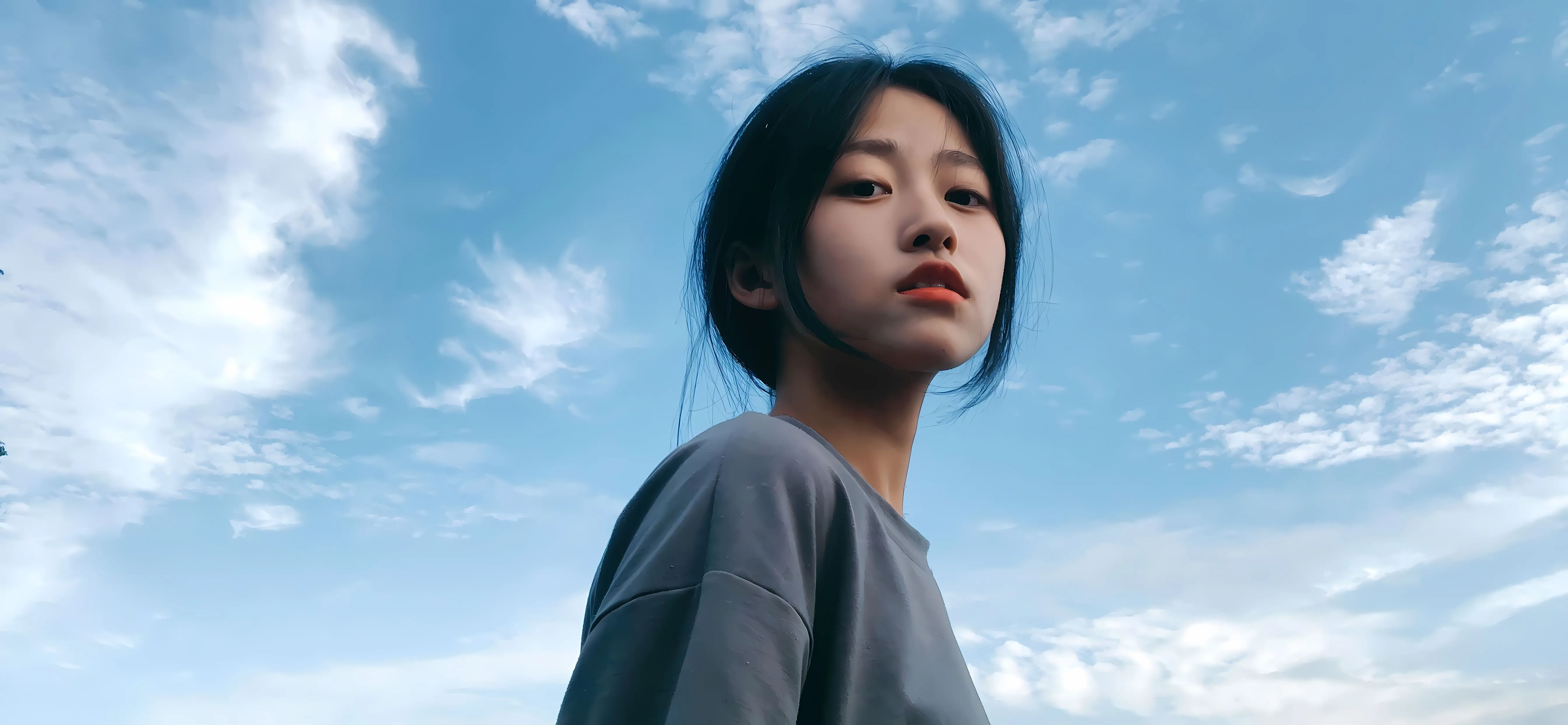 ins风 少女 天空 壁纸预览