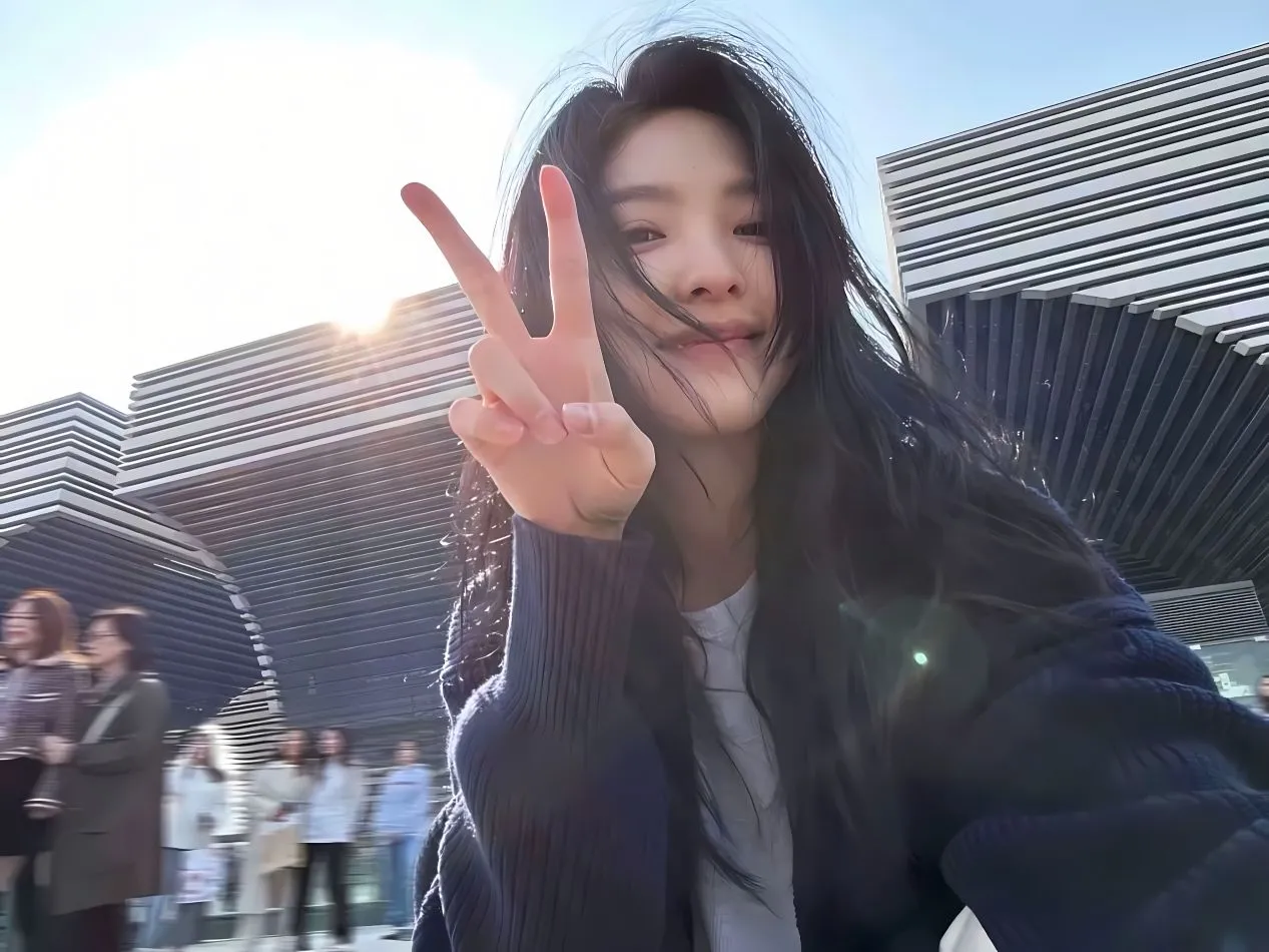 美女 唯美 甜妹 章若楠 壁纸预览