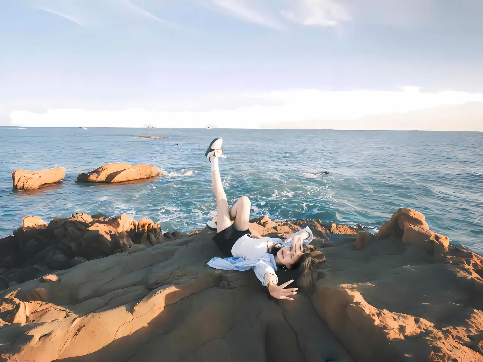 美女 氛围感写真 海滩 高颜值 壁纸预览