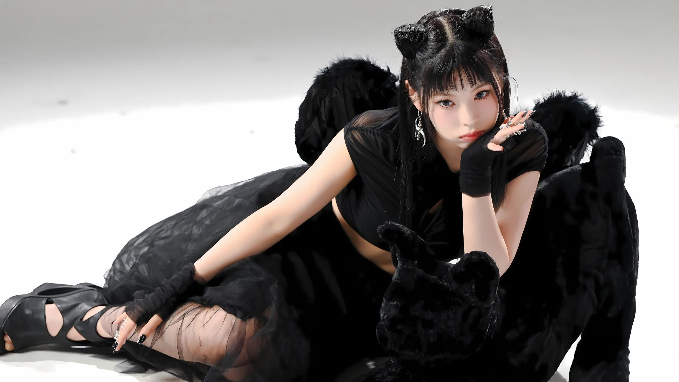 美女 高颜值 氛围 小黑猫 壁纸预览