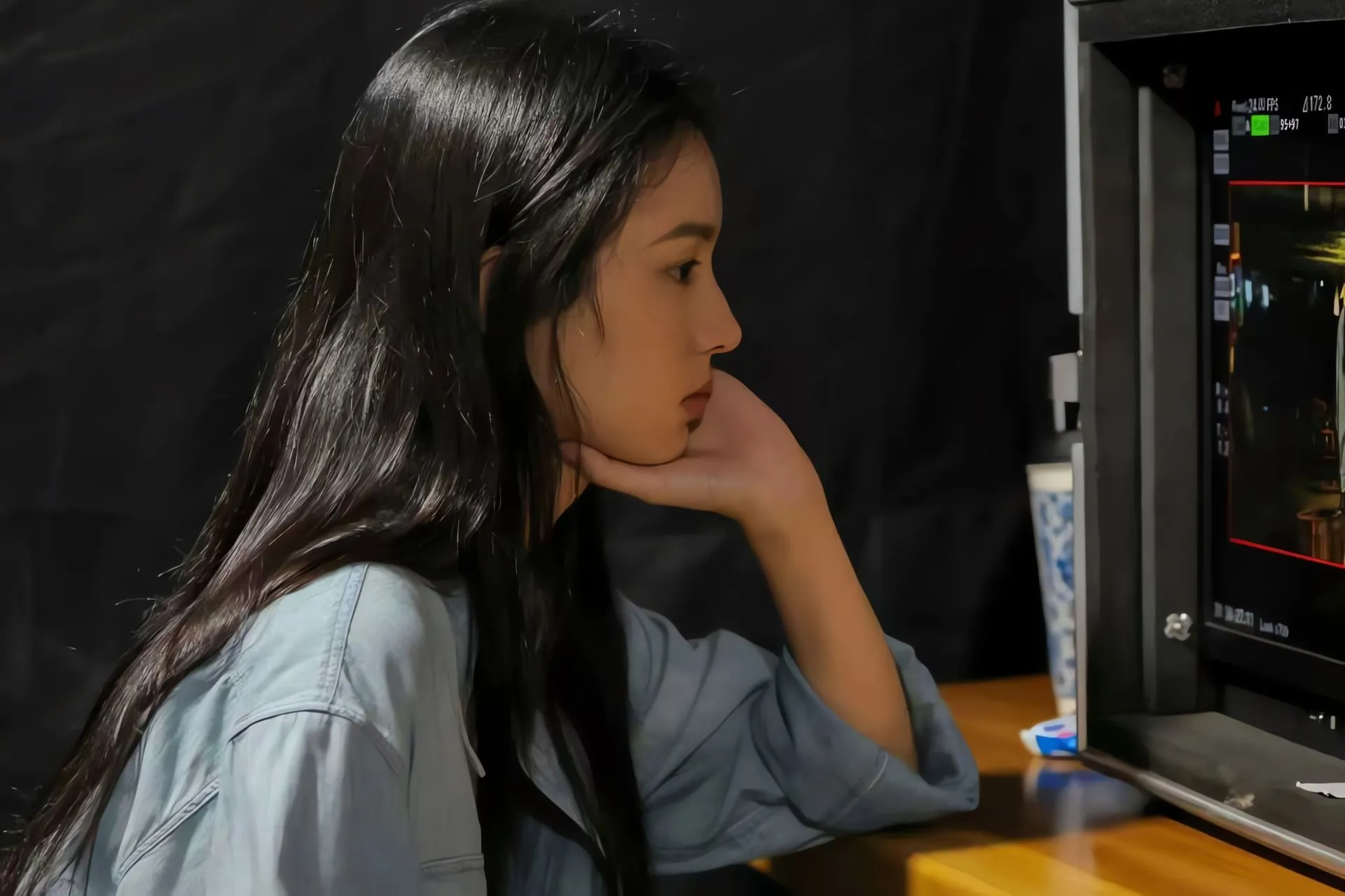 美女 高颜值 氛围感写真 壁纸预览