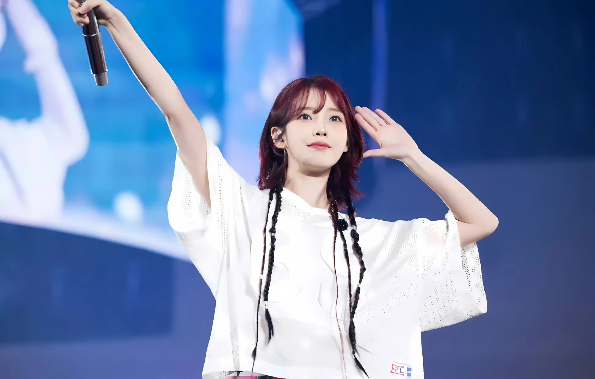 明星 女明星 蓝色系 IU 壁纸预览