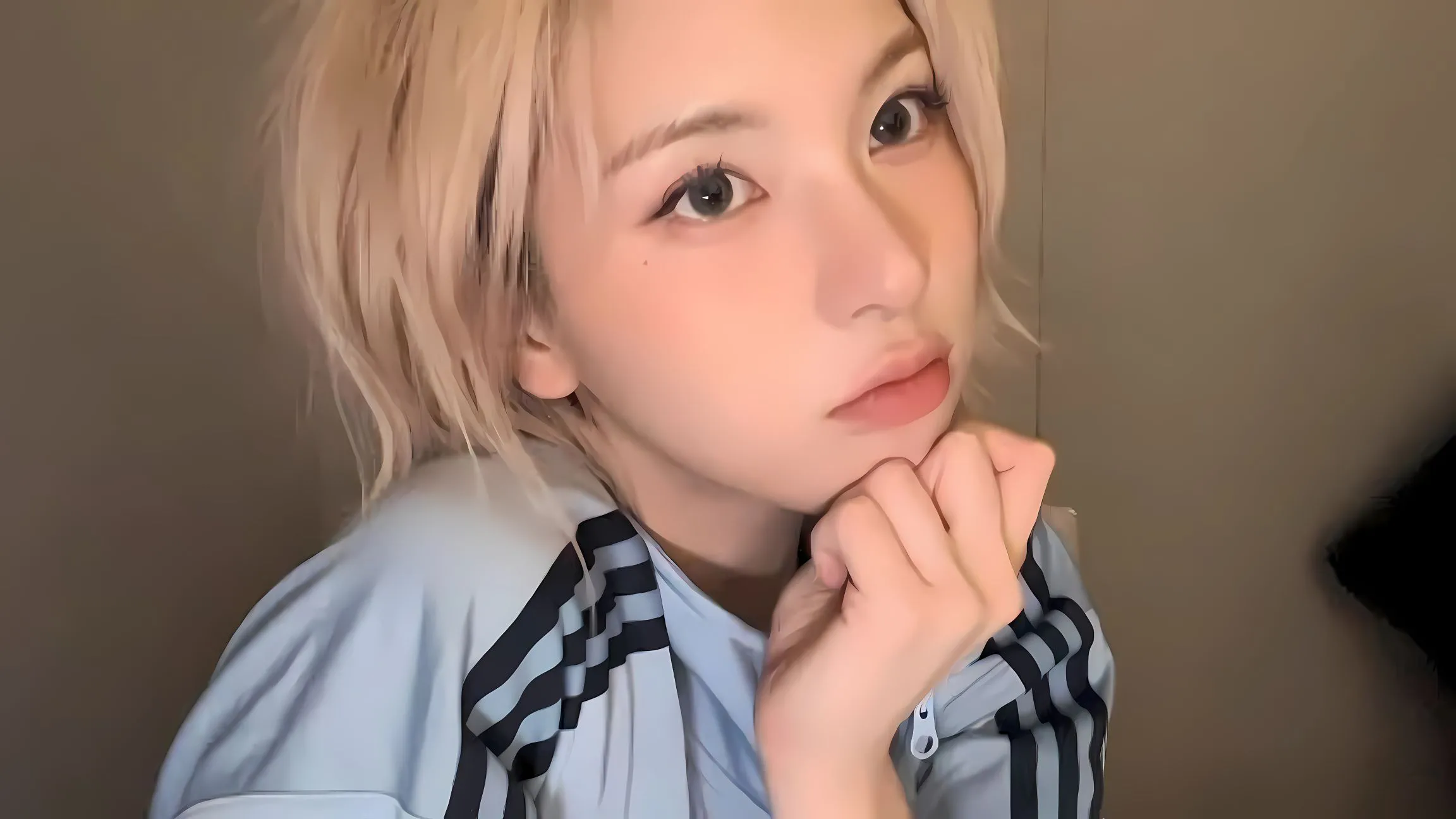 美女 高颜值 好看 氛围感 壁纸预览