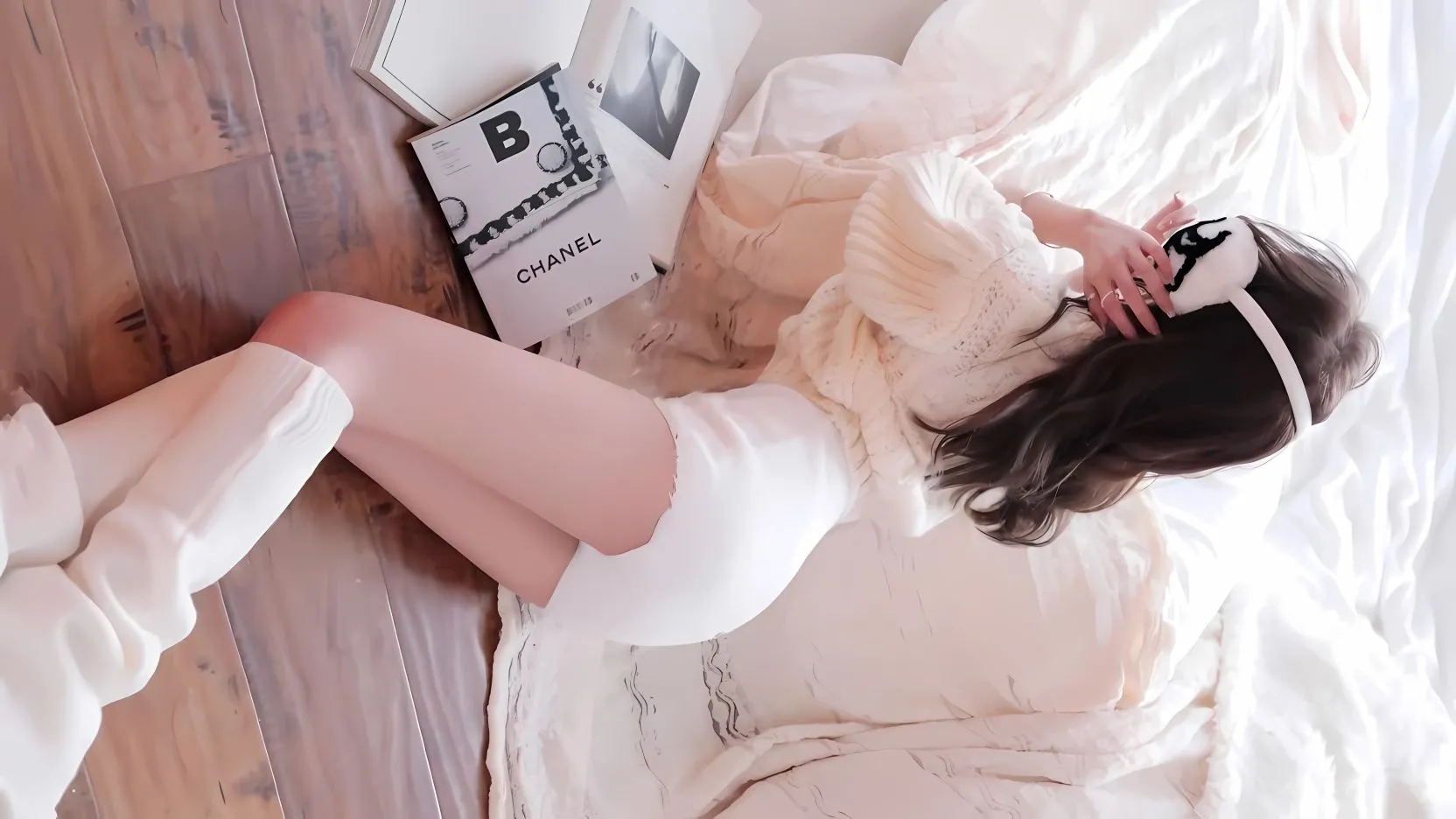 清纯美女 大长腿 房间 美女 壁纸预览