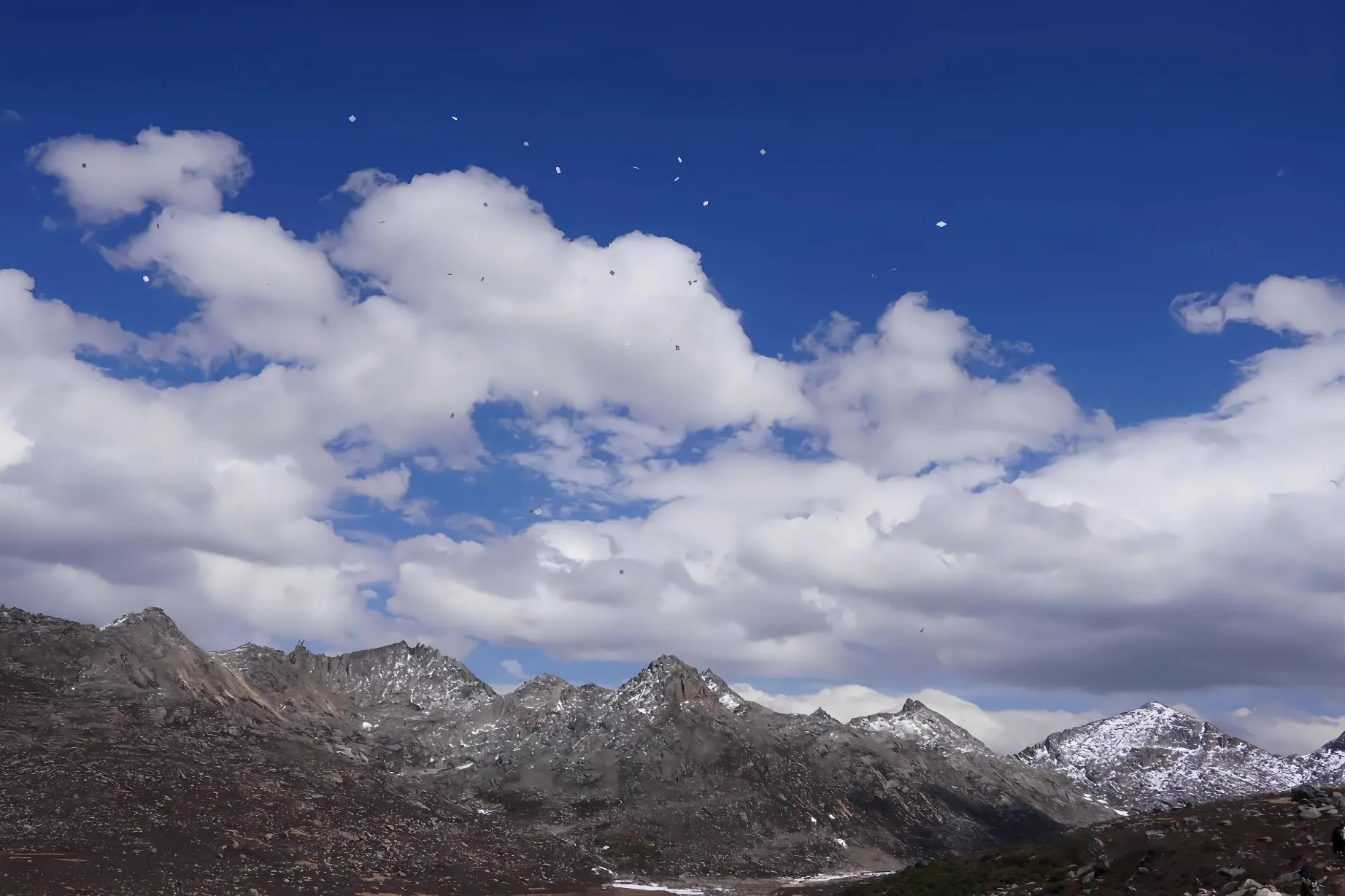 风景 蓝天 白云 山峰 壁纸预览