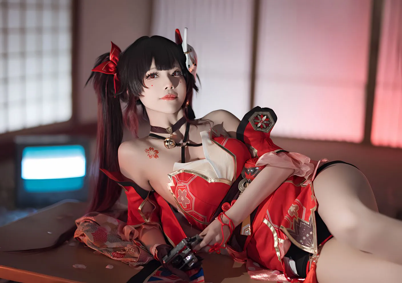 真人 美女 coser 性感 红色 壁纸预览