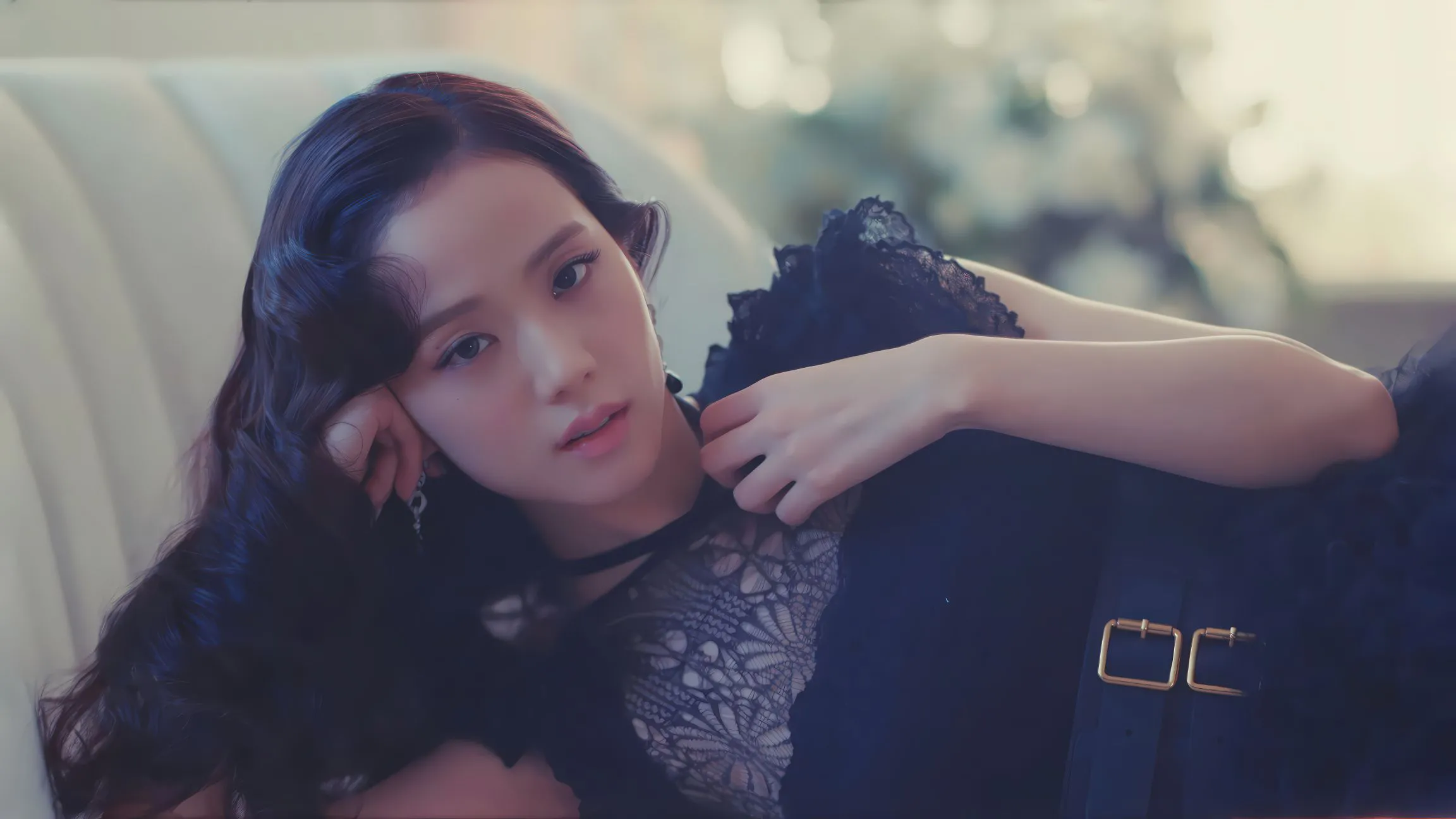 美女 高颜值 休闲时光 黑发少女 壁纸预览