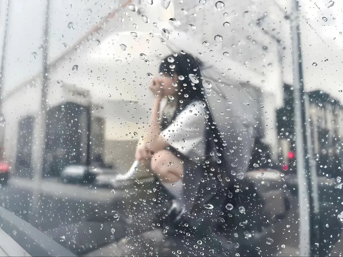 下雨天 氛围感 好看 忧郁 美女 壁纸预览