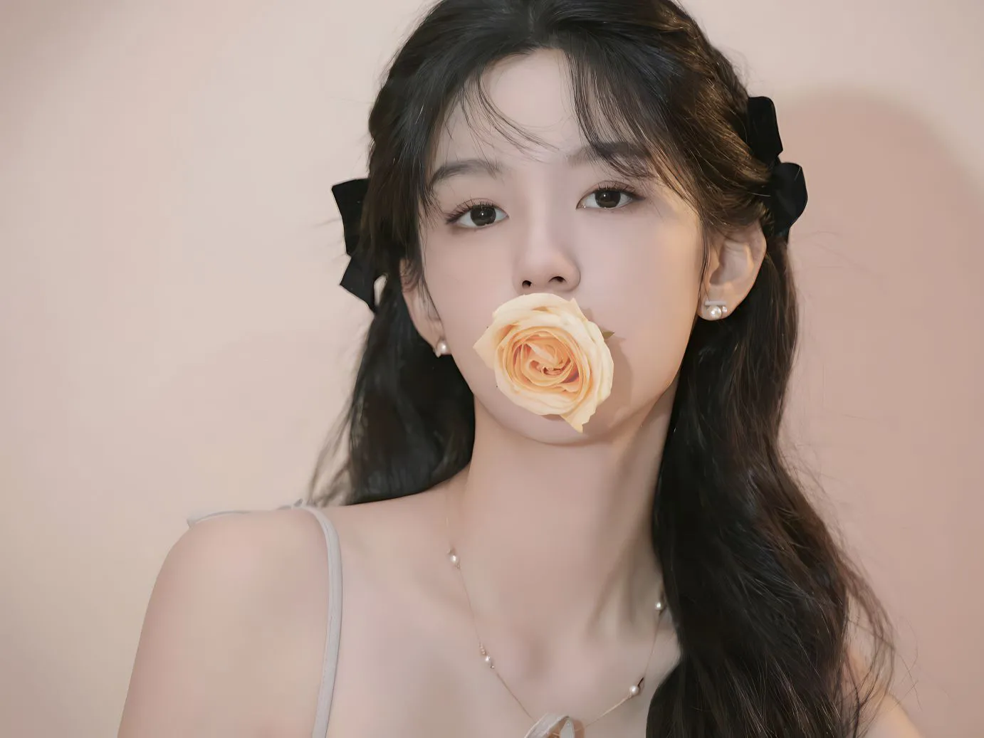 高颜值 美女 明星 真人 周也 壁纸预览