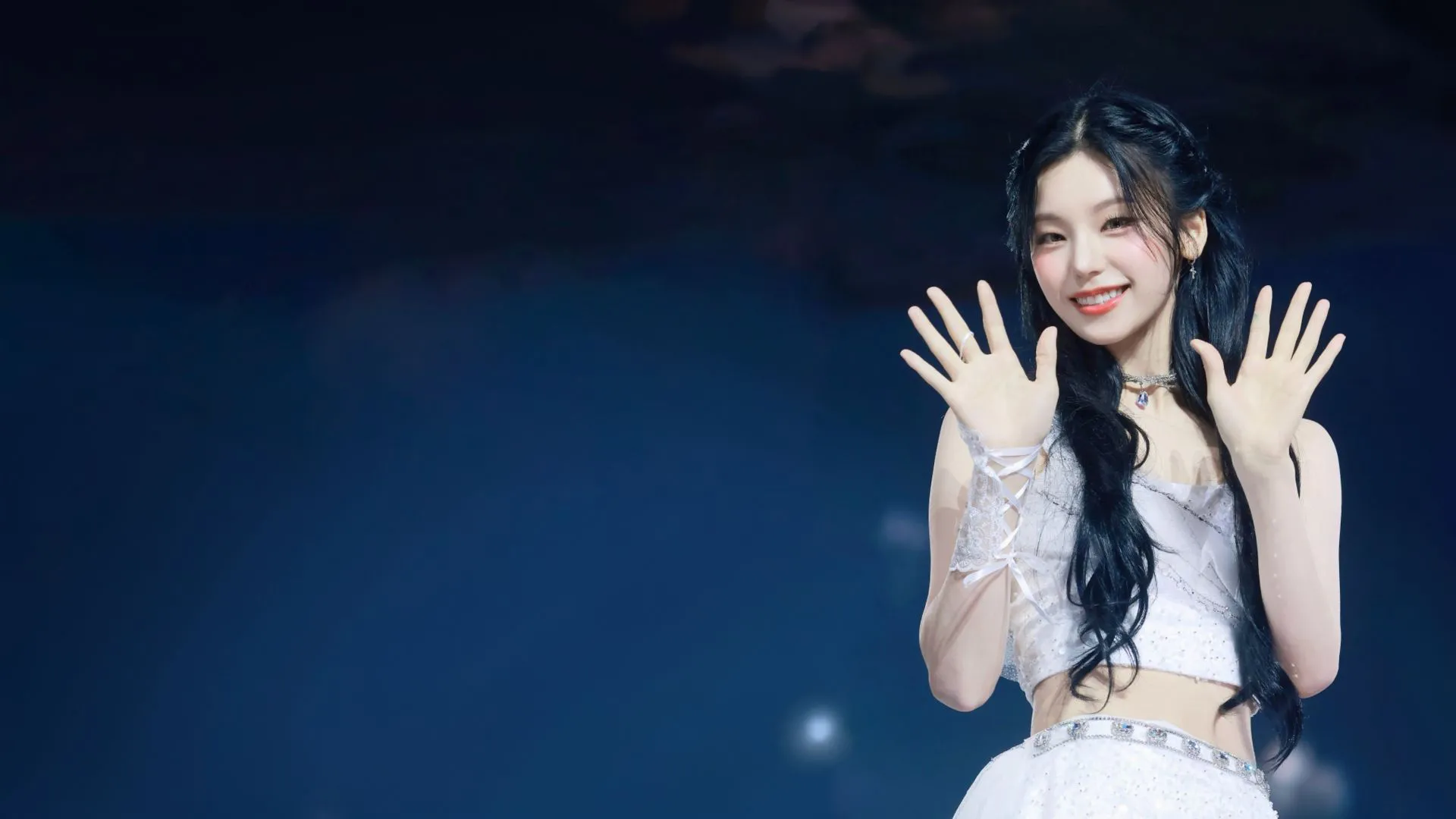 高颜值 美女 女明星 甜美 氛围感写真 壁纸预览