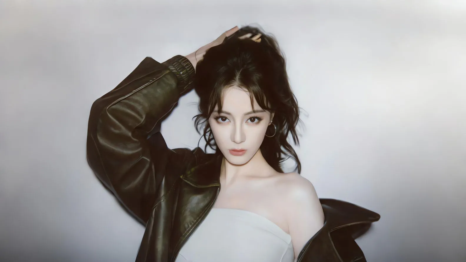 美女 迪丽热巴 撕拉片 好看 明星 壁纸预览