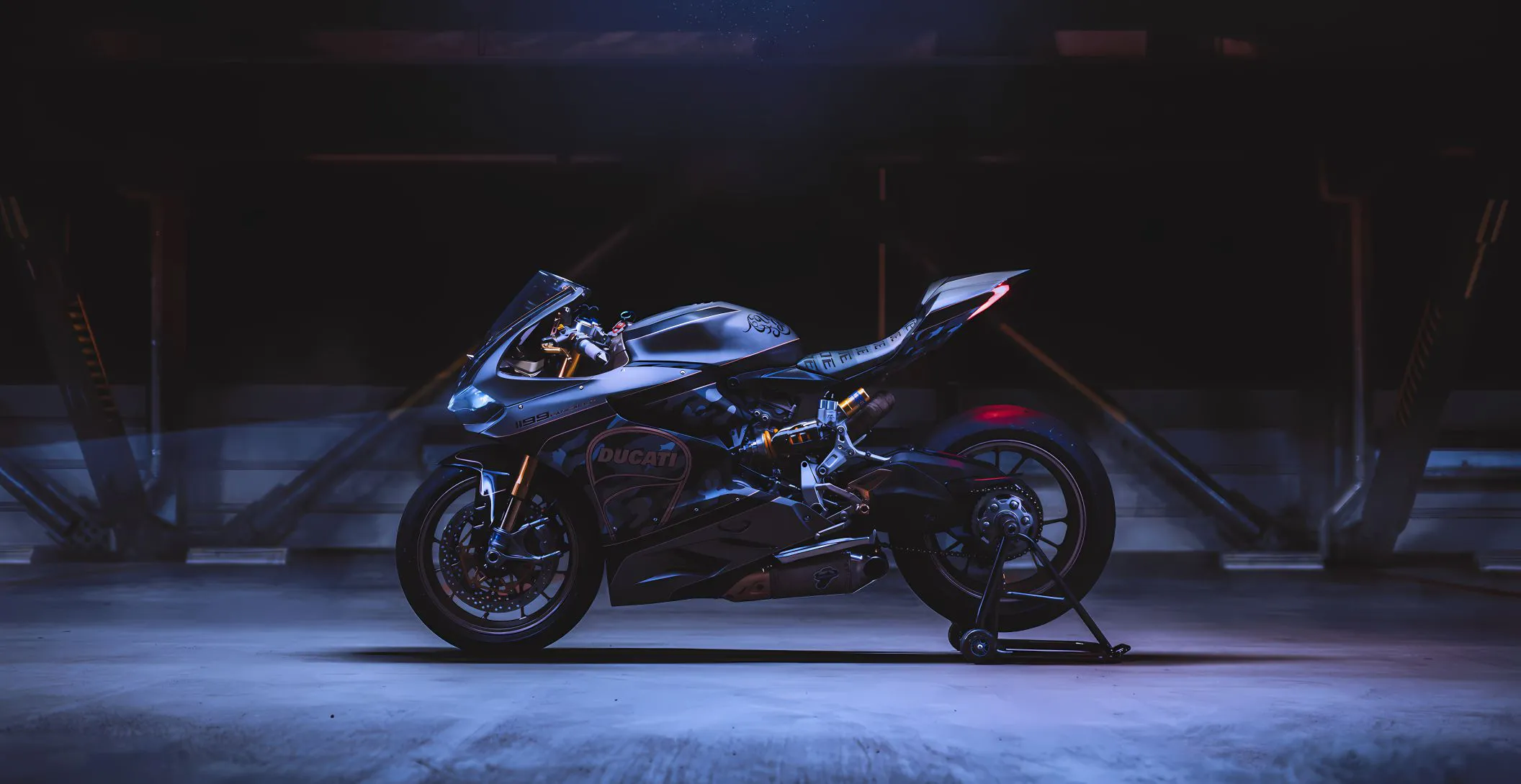 机车 跑车 DUCATI 摩托车 夜幕 壁纸预览