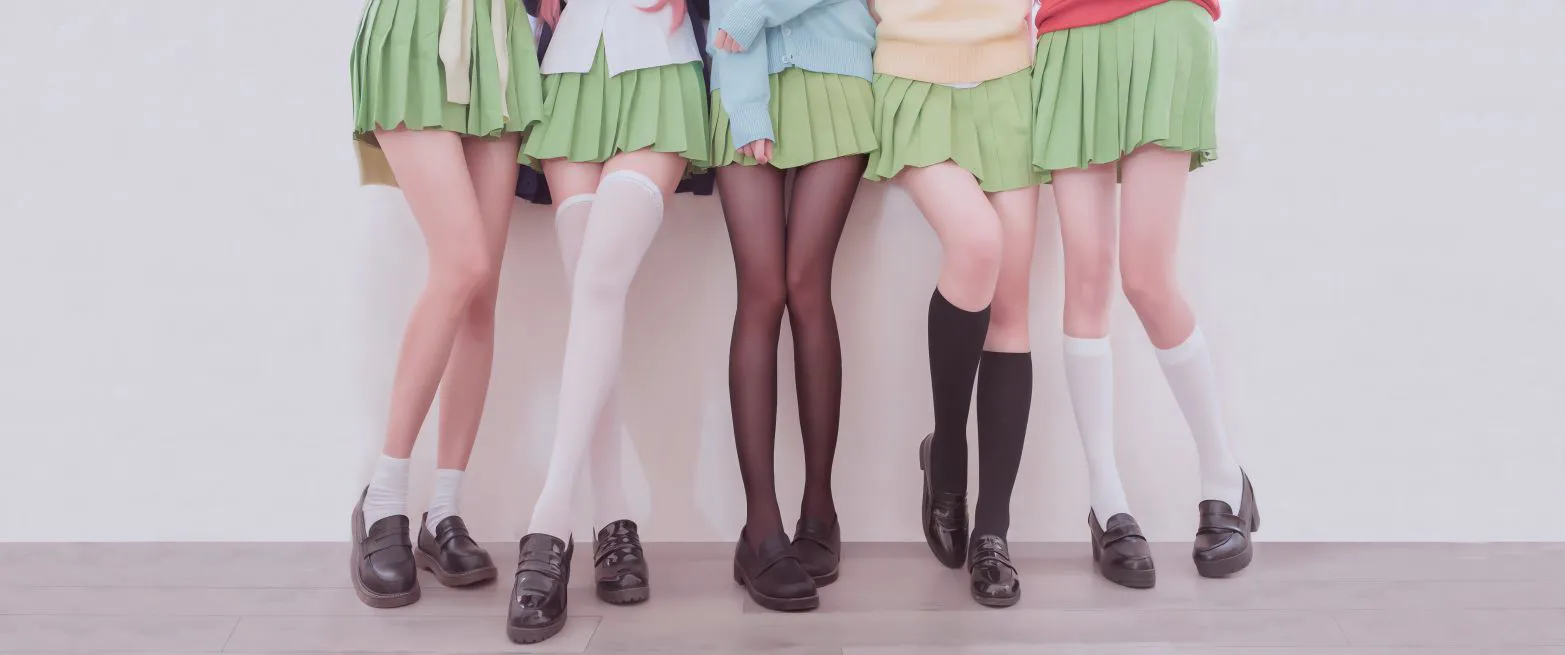 美女 白丝袜 黑丝少女 黑丝jk 壁纸预览