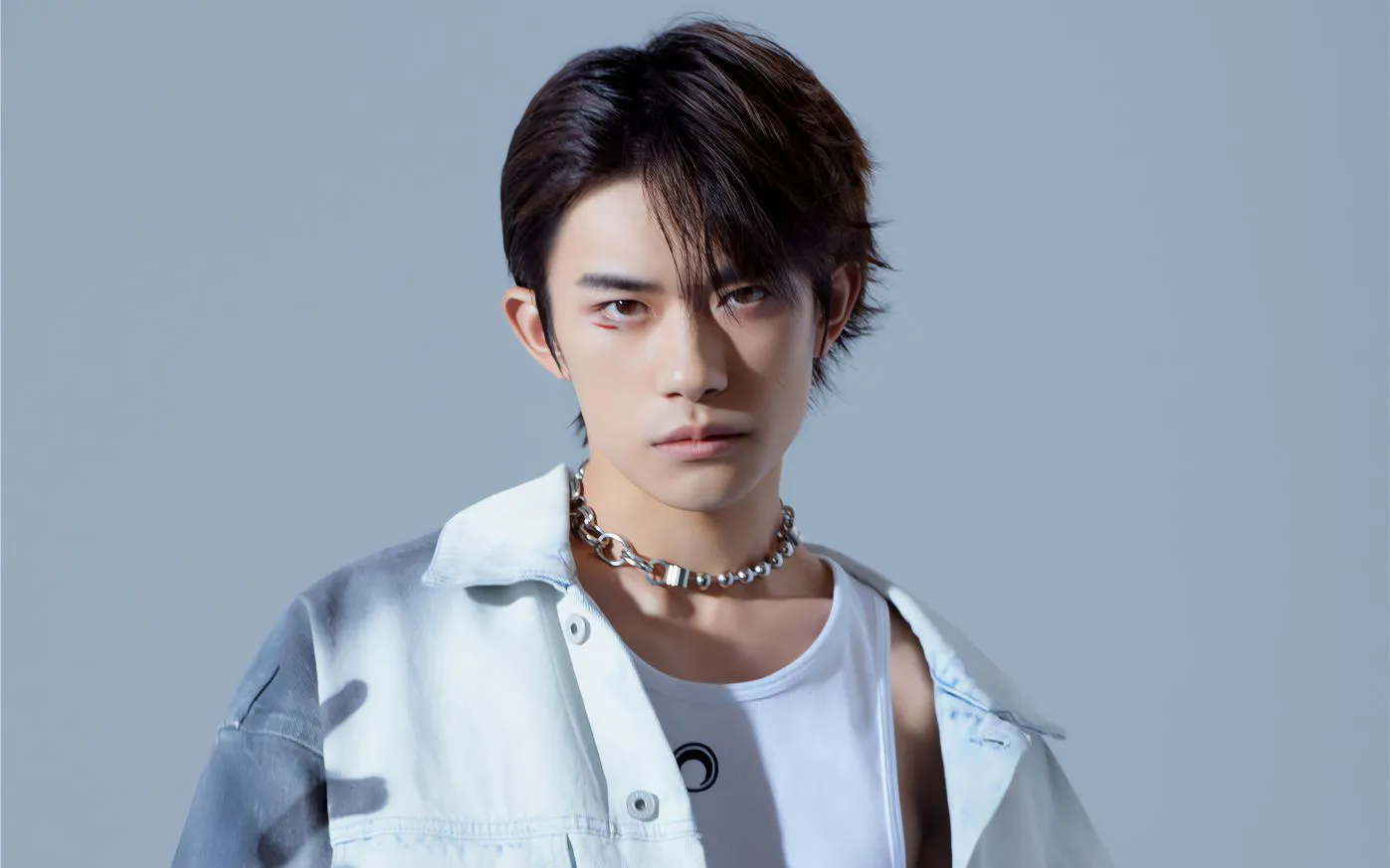 明星 男明星 易烊千玺 壁纸预览