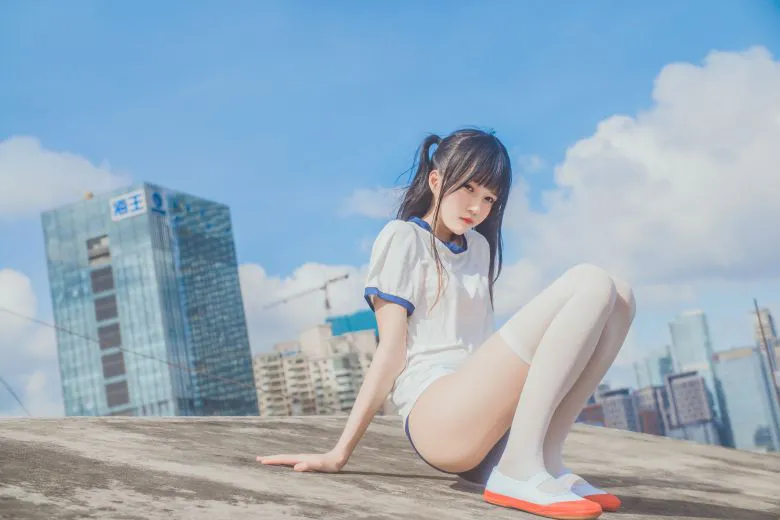 真人 写真 高颜值 美女 蓝色体操服 壁纸预览