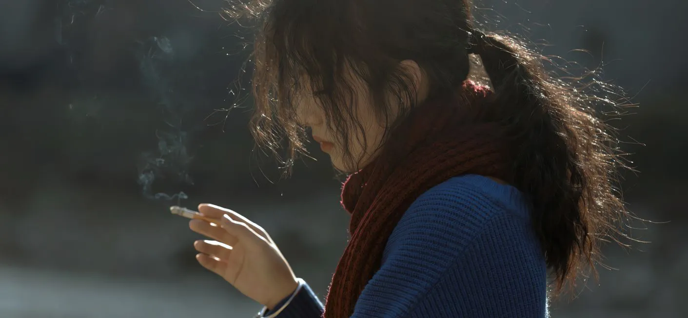 真人 写真 高颜值 美女 抽支烟再走上很远 壁纸预览