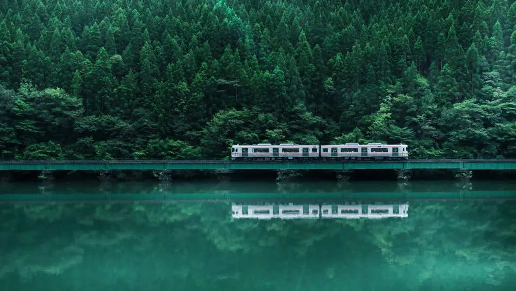 田园风景 好看 风景 ins风 列车 雨声 倒影 森林 壁纸预览